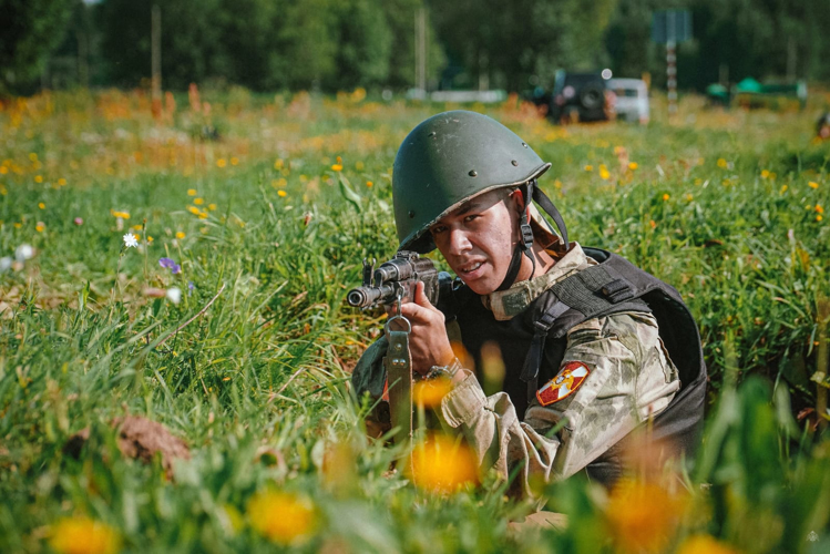 На полигоне учебного центра "Молосковицы" прошла обкатка боевой техникой и первые стрельбы новоиспеченных курсантов военной Академии Росгвардии