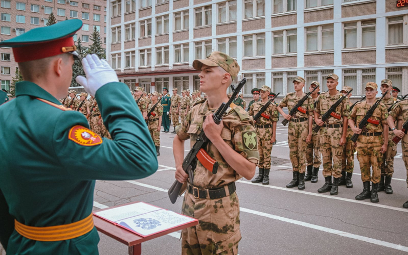 В военной Академии Росгвардии состоялся торжественный ритуал принятия военной присяги военнослужащими батальона обеспечения учебного процесса