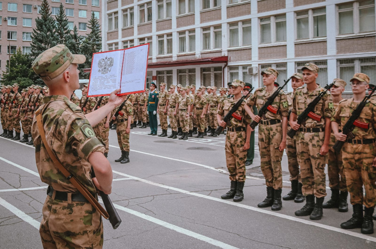 В военной Академии Росгвардии состоялся торжественный ритуал принятия военной присяги военнослужащими батальона обеспечения учебного процесса
