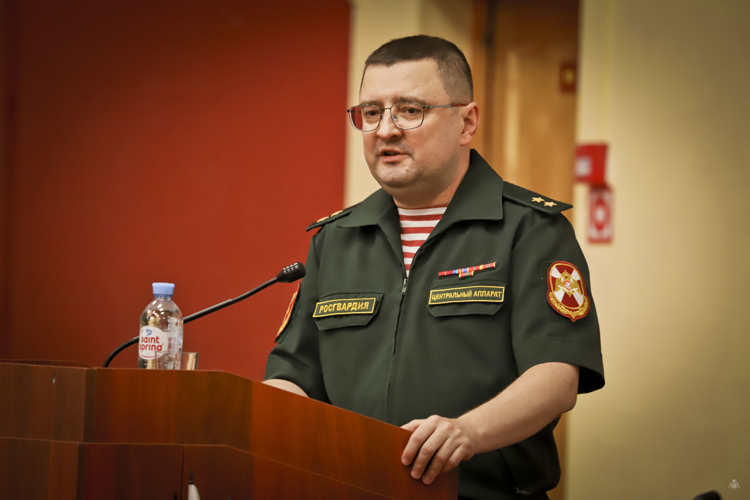 НАЧАЛЬНИК ГЛАВНОГО ВОЕННО-ПОЛИТИЧЕСКОГО УПРАВЛЕНИЯ РОСГВАРДИИ ГЕНЕРАЛ-ЛЕЙТЕНАНТ ДЕНИС ЕРМАКОВ ПРОВЁЛ РАБОЧУЮ ВСТРЕЧУ С ЛИЧНЫМ СОСТАВОМ ВОЕННОЙ АКАДЕМИИ ВОЙСК НАЦИОНАЛЬНОЙ ГВАРДИИ