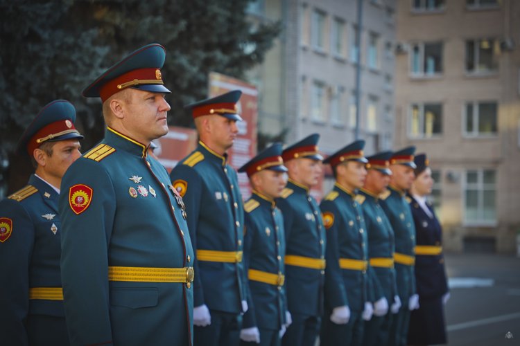 На общем построении академии Росгвардии подведены итоги ежегодных конкурсов и вручены очередные воинские звания  