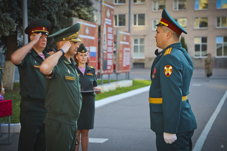 На общем построении академии Росгвардии подведены итоги ежегодных конкурсов и вручены очередные воинские звания  