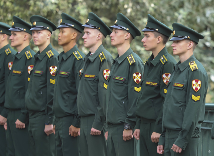 Знаменная группа академии и курсанты третьих курсов обеспечили церемониал встречи почётных гостей мероприятия в Александро-Невской лавре, включая Божественную литургию