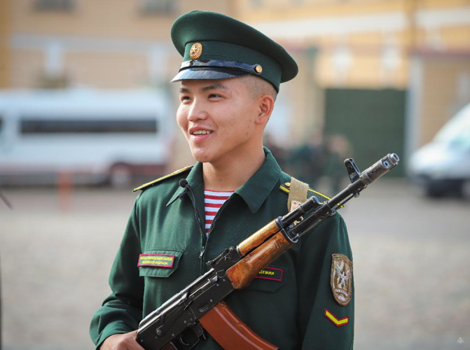 Генерал-полковник Алексей Воробьёв поздравил первокурсников Военной академии Росгвардии с принятием Военной присяги