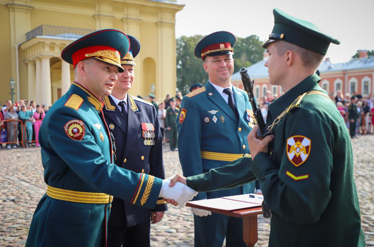 Генерал-полковник Алексей Воробьёв поздравил первокурсников Военной академии Росгвардии с принятием Военной присяги