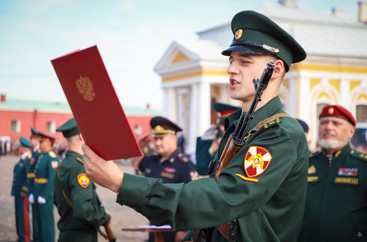 Генерал-полковник Алексей Воробьёв поздравил первокурсников Военной академии Росгвардии с принятием Военной присяги
