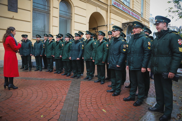   В Санкт-Петербурге прошла акция памяти у памятника "Блокадному учителю"