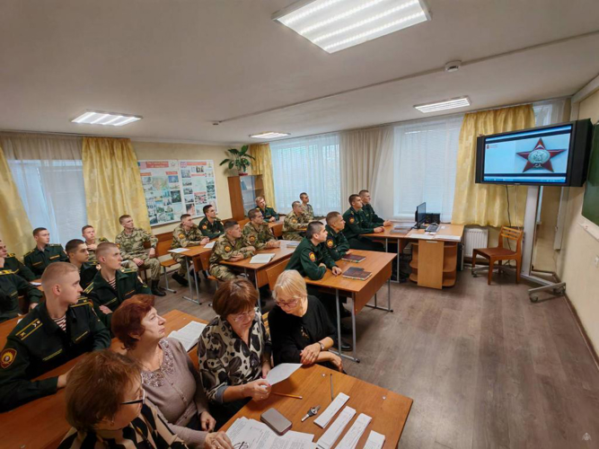 Праздничные мероприятия, посвящённые юбилею академии, на кафедре иностранных языков 