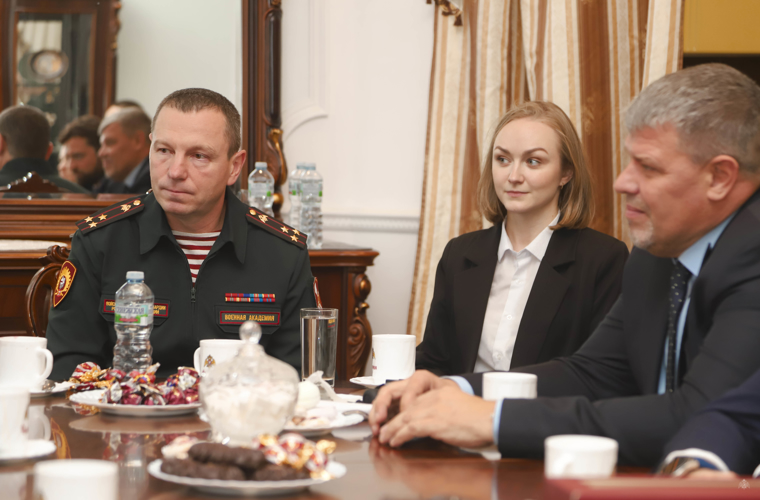 «В памяти поколений» - на территории академии Росгвардии состоялось торжественное открытие бюста Г.К. Жукову