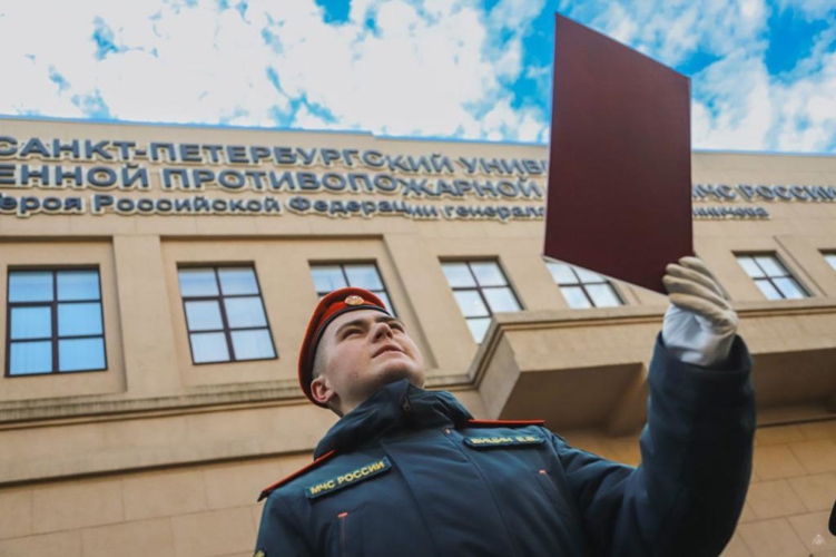 Начальник военной академии принял участие в торжественных мероприятиях, приуроченных к  118-летию со дня образования Санкт-Петербургского университета ГПС МЧС России