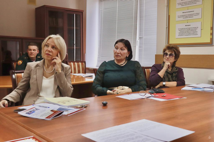 В ходе работы круглых столов курсанты и преподаватели обсудили важные вопросы организации военно-политической работы