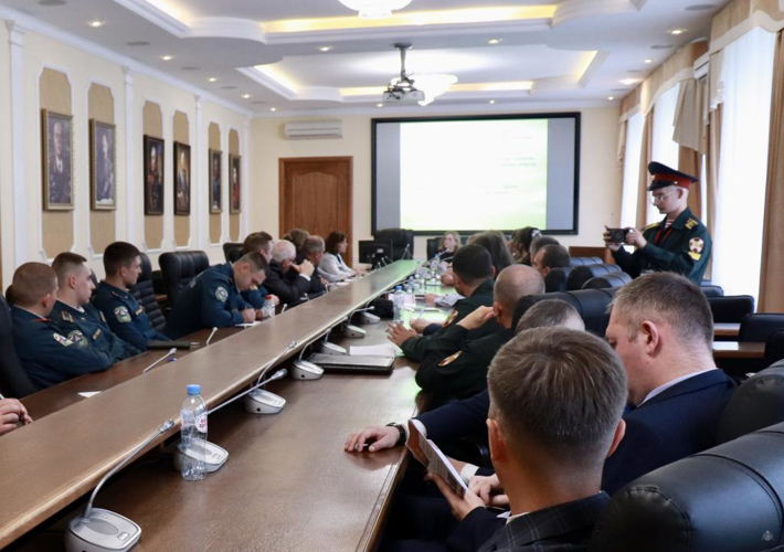 В ходе работы круглых столов курсанты и преподаватели обсудили важные вопросы организации военно-политической работы