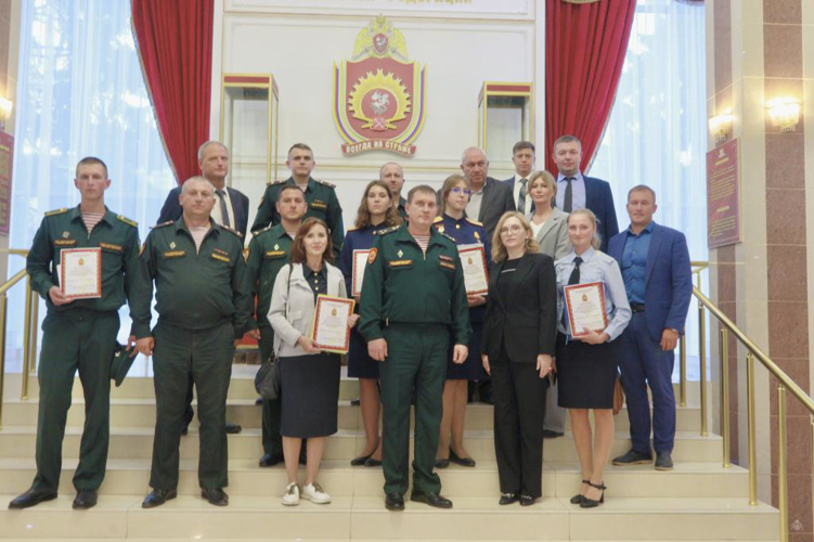 В ходе работы круглых столов курсанты и преподаватели обсудили важные вопросы организации военно-политической работы