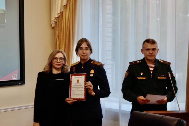 В ходе работы круглых столов курсанты и преподаватели обсудили важные вопросы организации военно-политической работы