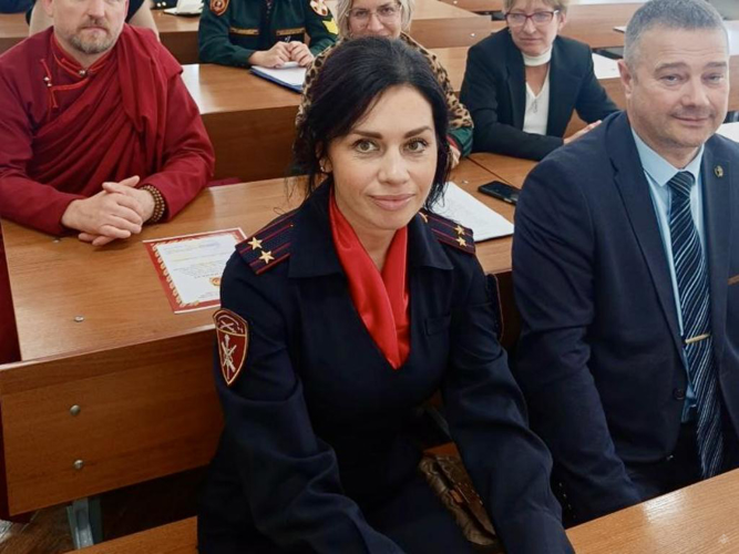 В ходе работы круглых столов курсанты и преподаватели обсудили важные вопросы организации военно-политической работы