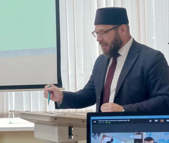 В ходе работы круглых столов курсанты и преподаватели обсудили важные вопросы организации военно-политической работы