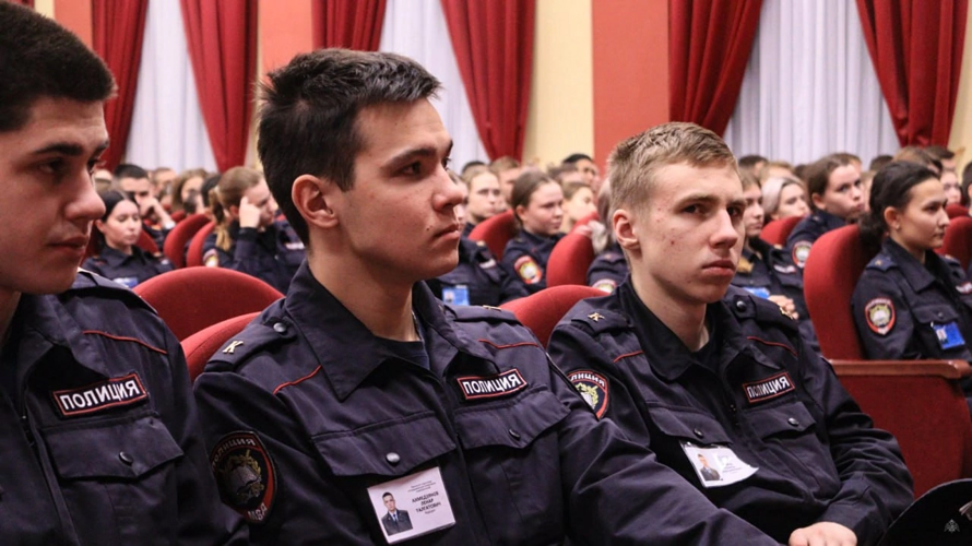 Состоялась встреча представителей Издательского совета Русской православной церкви с военнослужащими Военной академии и курсантами Университета министерства внутренних дел.