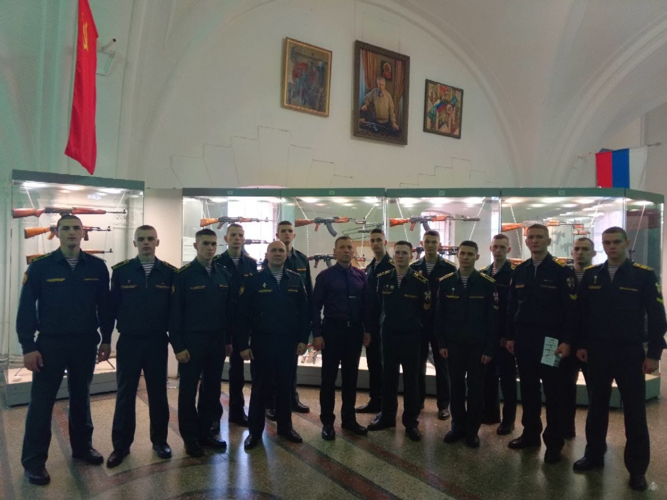 Преподаватели и курсанты - члены военно-научного кружка кафедры огневой подготовки приняли участие в торжественных мероприятиях, посвященных 105-летию со дня рождения выдающегося советского и российского конструктора автоматического оружия Михаила Тимофеевича Калашникова