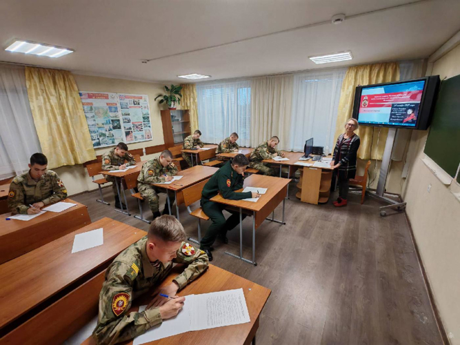 Проведение конкурсного перевода на тему «Е.Ф. Комаровский — основатель внутренней стражи государства Российского» 