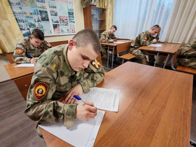 Проведение конкурсного перевода на тему «Е.Ф. Комаровский — основатель внутренней стражи государства Российского» 