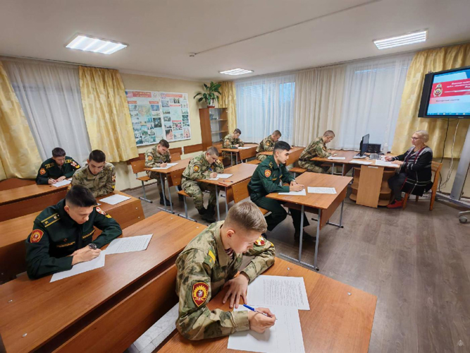 Проведение конкурсного перевода на тему «Е.Ф. Комаровский — основатель внутренней стражи государства Российского» 