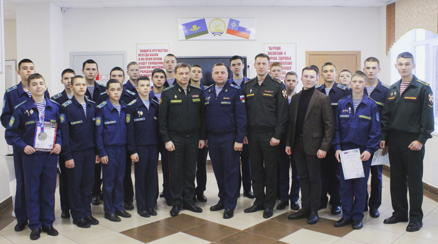 В Башкортостане начальник Военной академии Росгвардии генерал-майор Андрей Кийко провел профориентационное занятие с учащимися кадетского корпуса