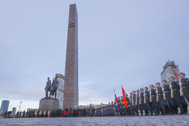 Память погибших защитников Ленинграда почтил заместитель директора Росгвардии 