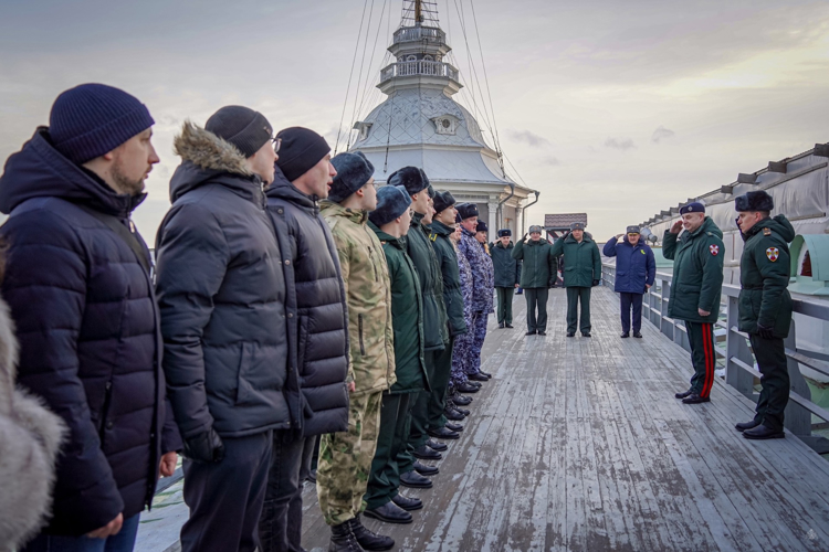 Полуденный выстрел орудия Петропавловской крепости был произведен в честь 30-летия пресс-службы Росгвардии