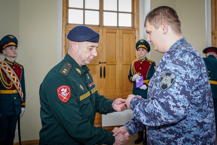 Полуденный выстрел орудия Петропавловской крепости был произведен в честь 30-летия пресс-службы Росгвардии