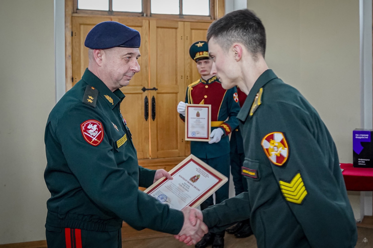 Полуденный выстрел орудия Петропавловской крепости был произведен в честь 30-летия пресс-службы Росгвардии