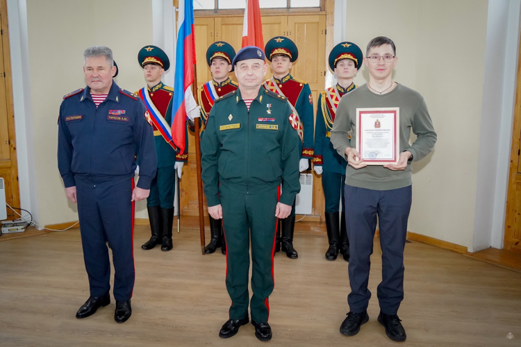 Полуденный выстрел орудия Петропавловской крепости был произведен в честь 30-летия пресс-службы Росгвардии