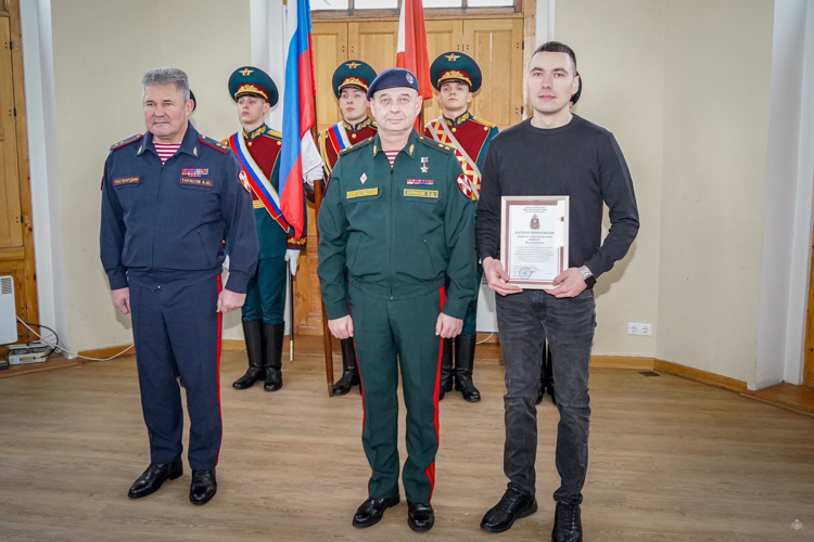Полуденный выстрел орудия Петропавловской крепости был произведен в честь 30-летия пресс-службы Росгвардии