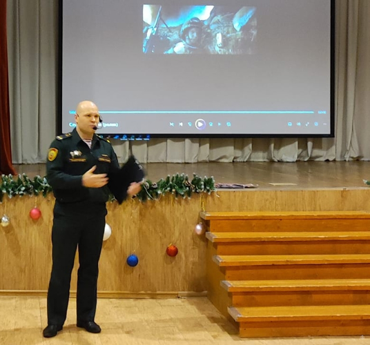 Участие старшего преподавателя кафедры огневой подготовки в мероприятиях, проводимых в рамках военно-патриотического воспитания  и профессиональной ориентации  молодежи в средней общеобразовательной школе №270 Красносельского района города Санкт-Петербурга