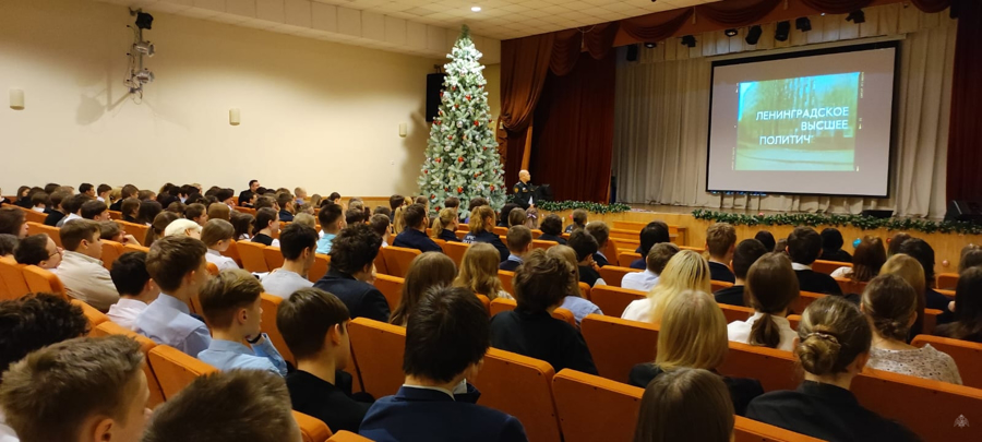Участие старшего преподавателя кафедры огневой подготовки в мероприятиях, проводимых в рамках военно-патриотического воспитания  и профессиональной ориентации  молодежи в средней общеобразовательной школе №270 Красносельского района города Санкт-Петербурга