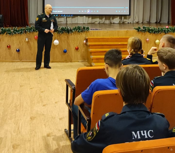 Участие старшего преподавателя кафедры огневой подготовки в мероприятиях, проводимых в рамках военно-патриотического воспитания  и профессиональной ориентации  молодежи в средней общеобразовательной школе №270 Красносельского района города Санкт-Петербурга