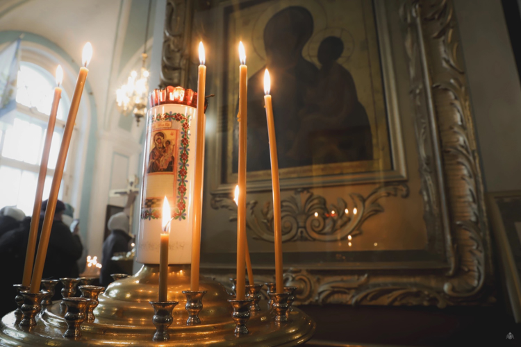 Воскресная литургия в Санкт-Петербурге