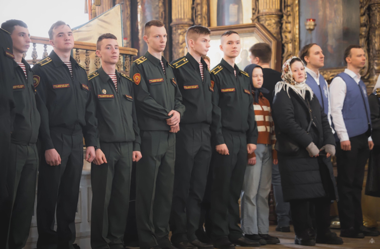 Воскресная литургия в Санкт-Петербурге
