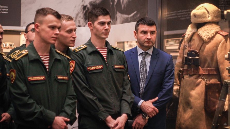Курсанты Военной академии Росгвардии посетили премьеру документального фильма 