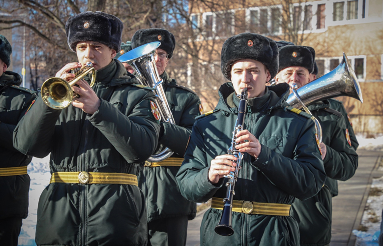 Памятную табличку Герою Советского Союза полковнику Михаилу Ашику открыли в Санкт-Петербурге