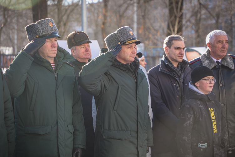 Памятную табличку Герою Советского Союза полковнику Михаилу Ашику открыли в Санкт-Петербурге