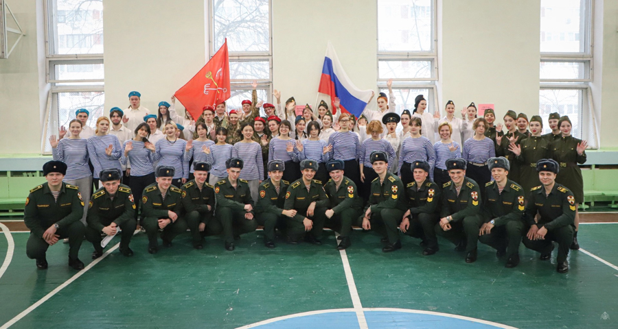 «И строем прошли и манекен накрасили»