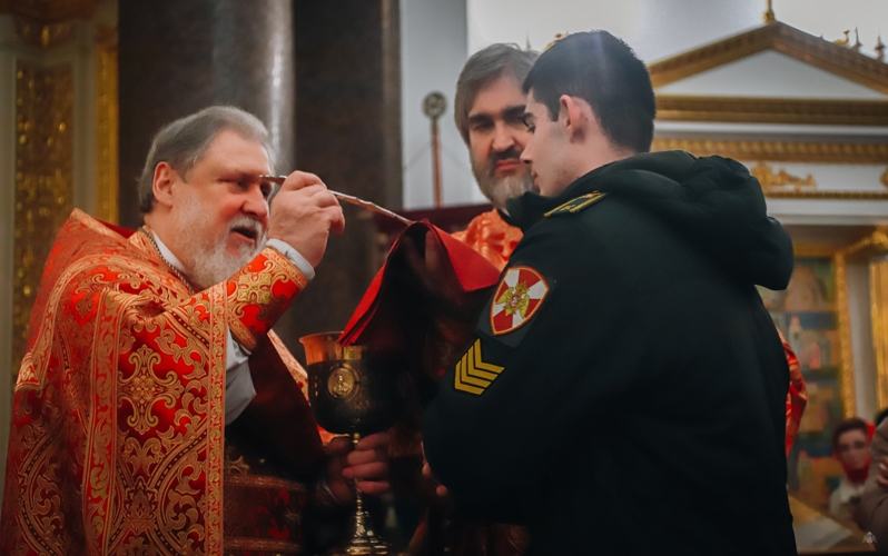 Светлое Христово Воскресение военнослужащие Академии войск национальной гвардии встретили сразу в 3 храмах Санкт-Петербурга 