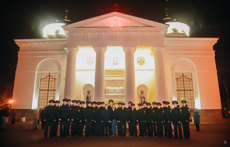 Светлое Христово Воскресение военнослужащие Академии войск национальной гвардии встретили сразу в 3 храмах Санкт-Петербурга 