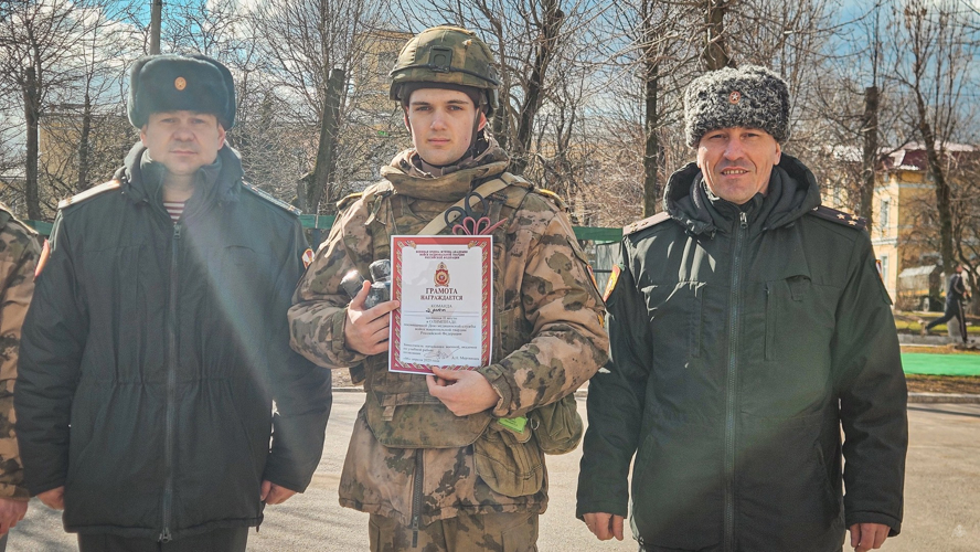 «Сам погибай, а товарища выручай!»