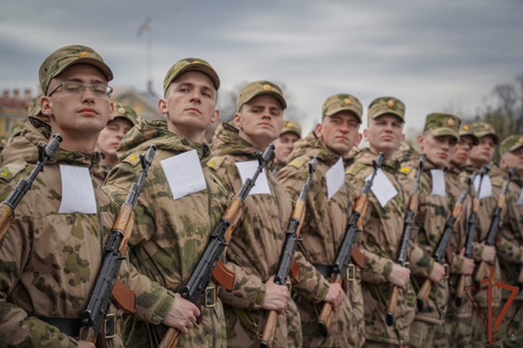 В САНКТ-ПЕТЕРБУРГЕ СОСТОЯЛАСЬ ПЕРВАЯ РЕПЕТИЦИЯ ПАРАДА ПОБЕДЫ