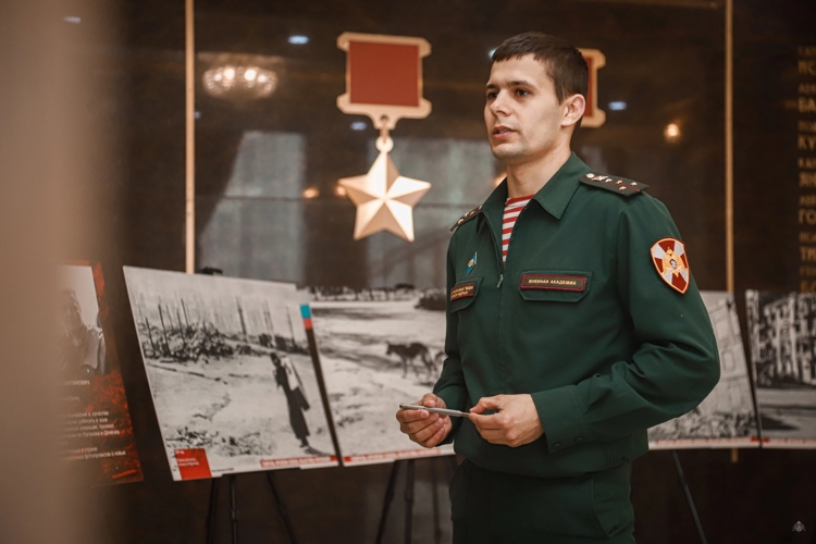 Фотовыставка: «Летописцы истории: спираль времени сквозь объективы фотокамер»