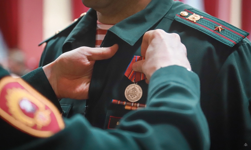 В Академии войск национальной гвардии вручили ведомственные награды и погоны офицерам, получившим очередные воинские звания