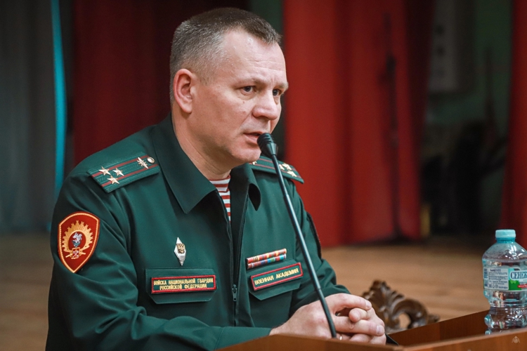 В Академии войск национальной гвардии вручили ведомственные награды и погоны офицерам, получившим очередные воинские звания