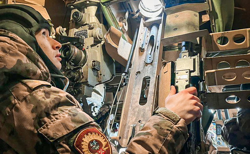 КУРСАНТЫ ВЫПУСКНОГО КУРСА ФАКУЛЬТЕТОВ (ВОЕННО-ПОЛИТИЧЕСКОЙ РАБОТЫ И КОМАНДНОГО) ПРИСТУПИЛИ К СДАЧЕ ЭКЗАМЕНА ПО ОГНЕВОЙ ПОДГОТОВКЕ