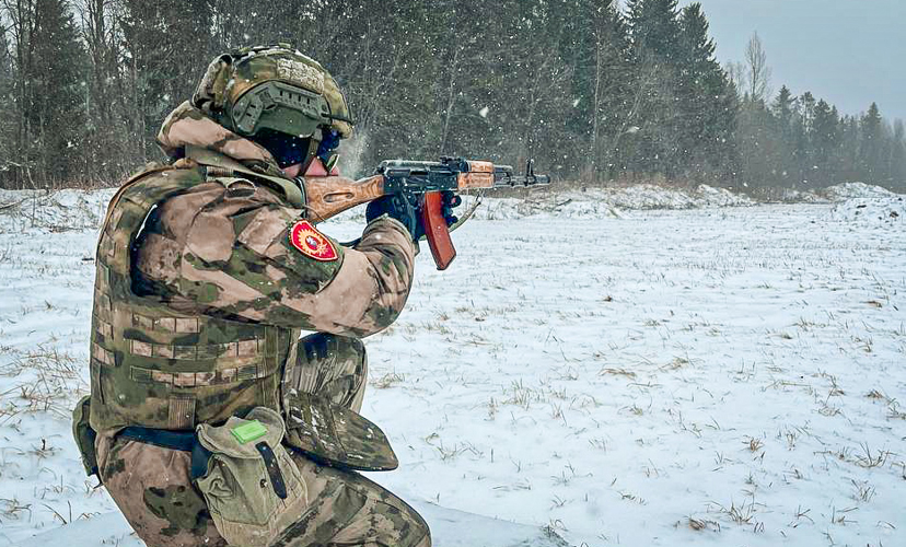КУРСАНТЫ ВЫПУСКНОГО КУРСА ФАКУЛЬТЕТОВ (ВОЕННО-ПОЛИТИЧЕСКОЙ РАБОТЫ И КОМАНДНОГО) ПРИСТУПИЛИ К СДАЧЕ ЭКЗАМЕНА ПО ОГНЕВОЙ ПОДГОТОВКЕ